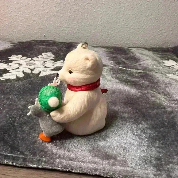 Hallmark NIB 2010 Snowflakes With Style 10th in Snowball &Tuxedo series Ornament - Picture 5 of 9